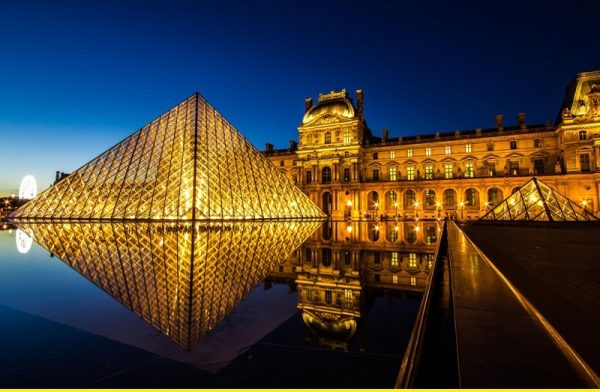 Vé máy báy đi Pháp - bảo tàng Louvre