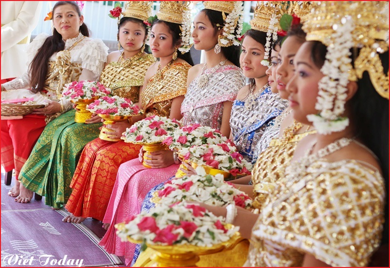 Tết cổ truyền Chol Chnam Thmay ở Campuchia Vé máy bay đi Battambang